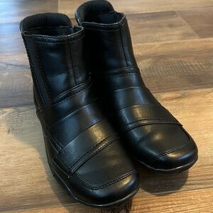 EUC Ros Hommerson Claire Black Leather Casual Ankle Boots Woman’s 6M